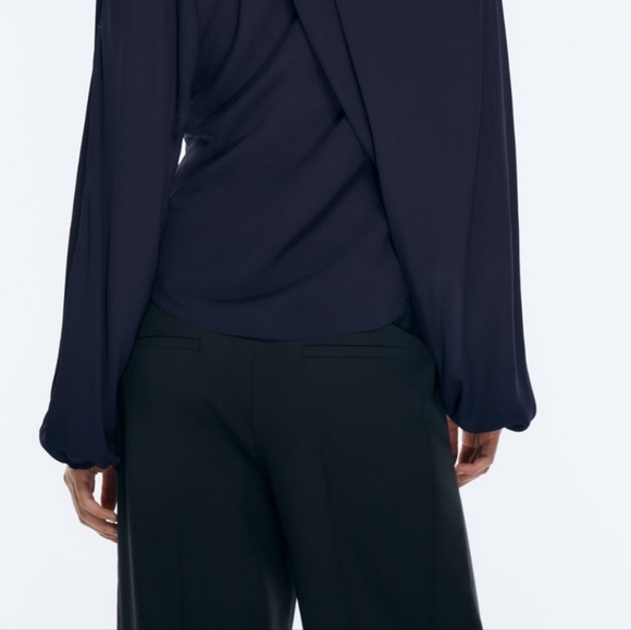 FLOWY ASYMMETRICAL TOP - Picture 5 of 6